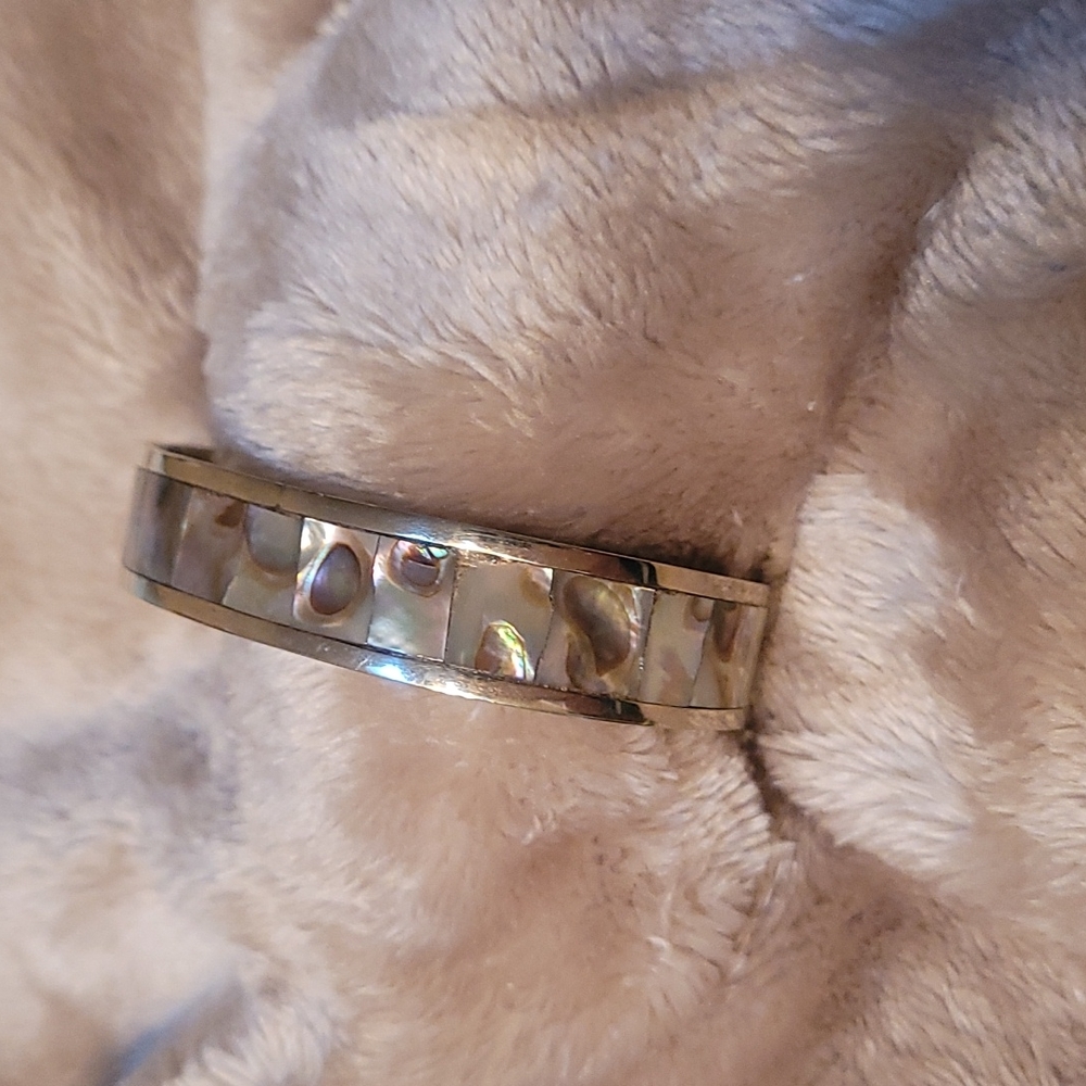 Lady's mother a pearl Bengal bracelet